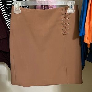 size 0 but runs big (fits size 4) worn once